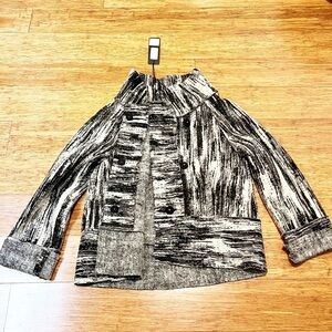 NWT! Crea Concept Pais Black White Abstract Button Down Jacket. Size Small